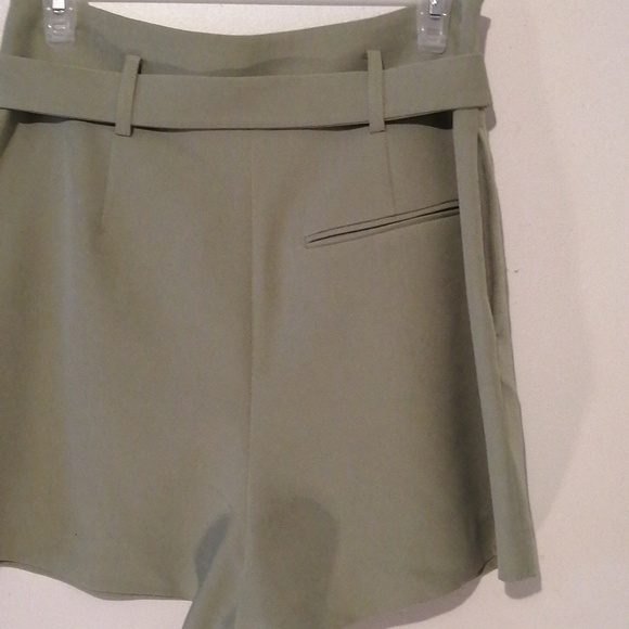 Short pants - Picture 2 of 4